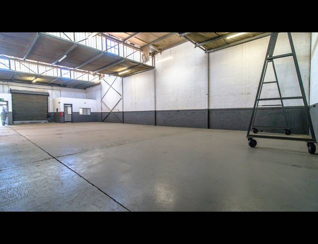 495M² FACTORY FOR SALE IN BOOYSENS